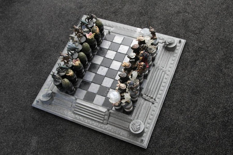 Illustration for article titled This Alien versus Predator chessboard was built for chessboxing
